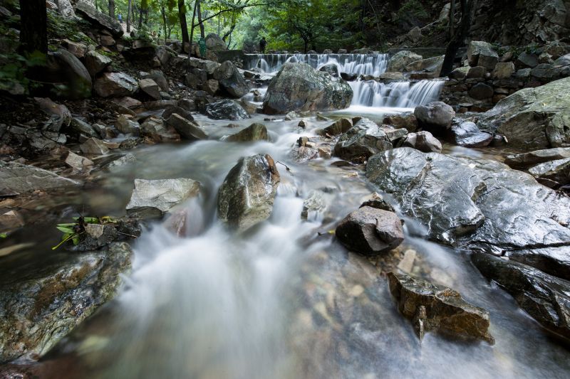 鹿蹄山天然饮用水：源自大自然的健康馈赠