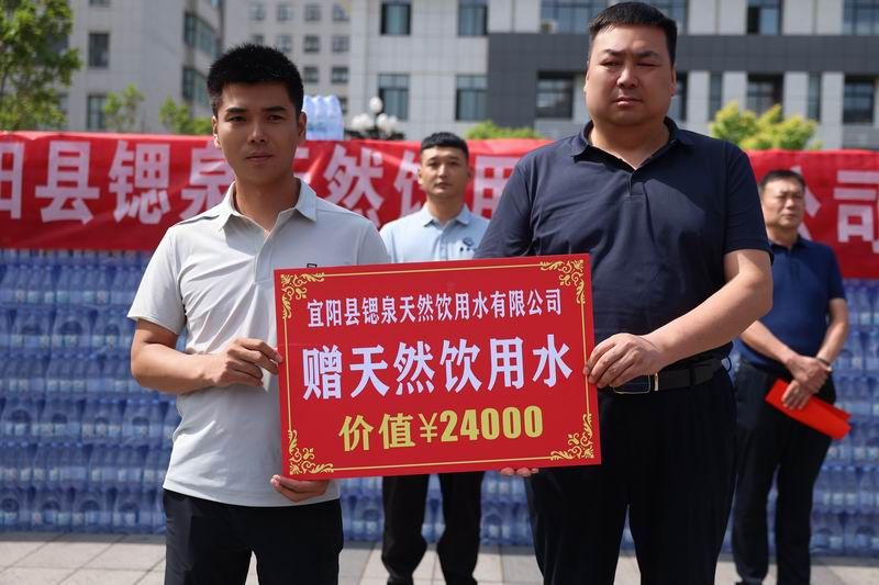 夏日送清凉,致敬一线环卫工人 