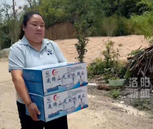 洛阳爬行娃的励志故事